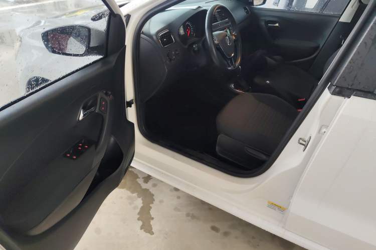 Used Volkswagen Polo 2016 1.6L Automatic Comfort Model Driver Seat