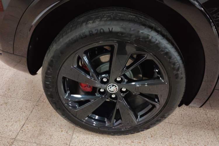 Used Buick Envision 2023 Encore S GS Four-Wheel Drive Sport Model Right Rear Wheel Hub