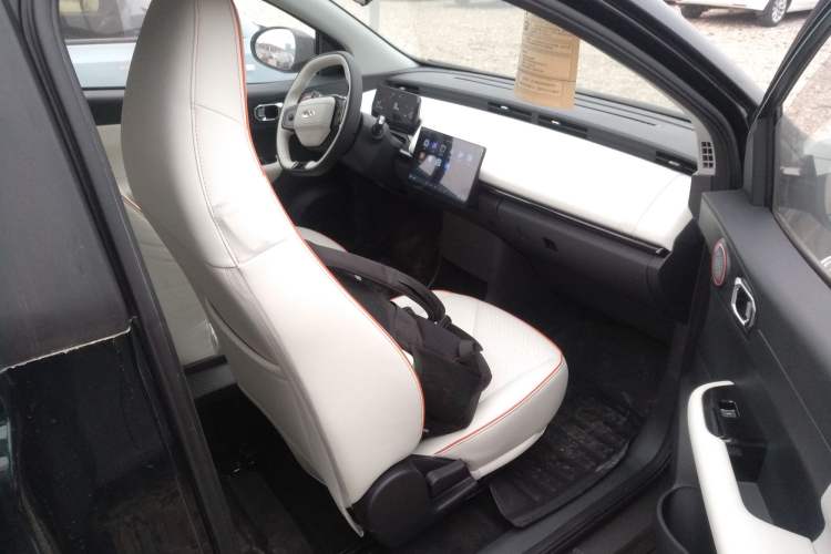 Used Chery Little Ant 2024 Refreshed Version Youth Edition 321 km Beloved Edition 29.23 kWh
