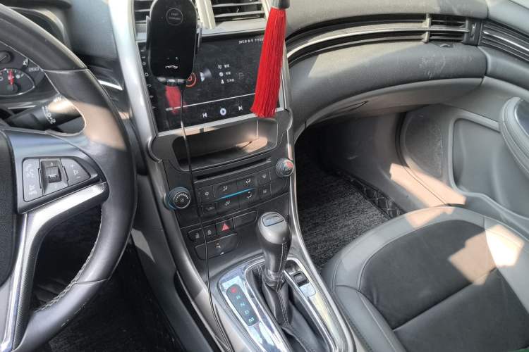 Used Chevrolet Malibu 2012 2.0L Automatic Luxury Edition Audio And AC Panel