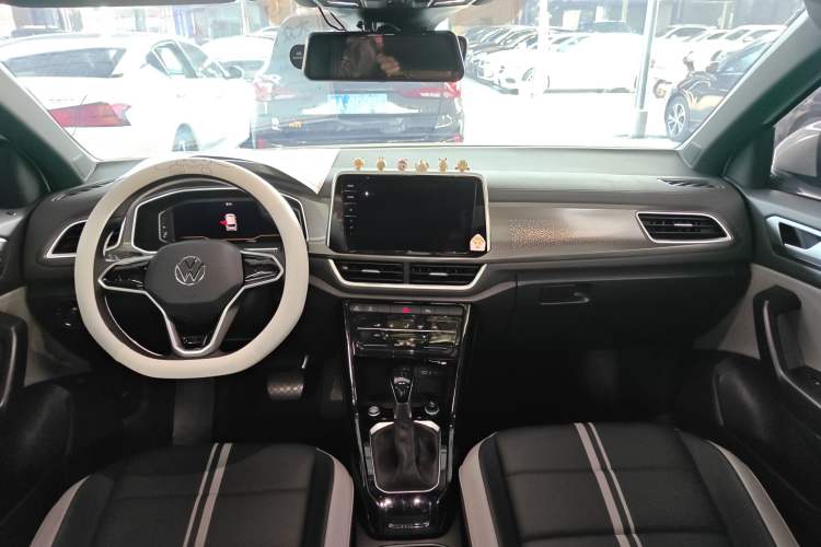 Used Volkswagen T-ROC 2025 Facelifted 300TSI DSG Two-Wheel-Drive Chen Guang Edition Center Console