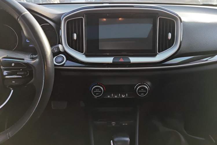 Used Kia kx1 Stonic 2019 1.4L Automatic Fun Edition China V Standard Audio And AC Panel