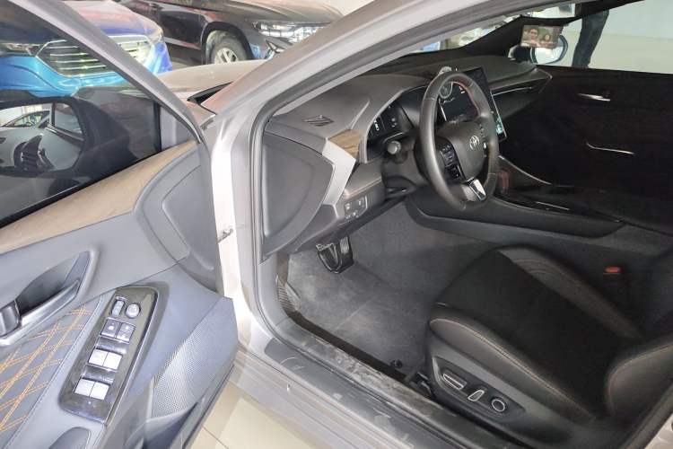 Used Toyota Avalon 2024 Dual-Motor 2.0L Luxury Edition Driver Seat