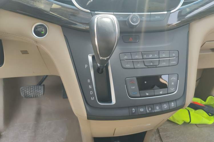 Used Buick GL8 2017 ES 28T Premium Version China V Standard Gear Lever