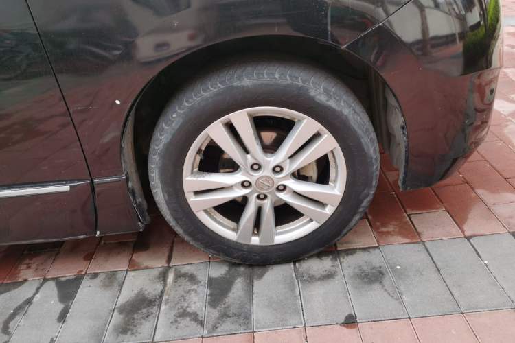 Used Nissan Quest 2015 3.5L SL Right Front Wheel Hub