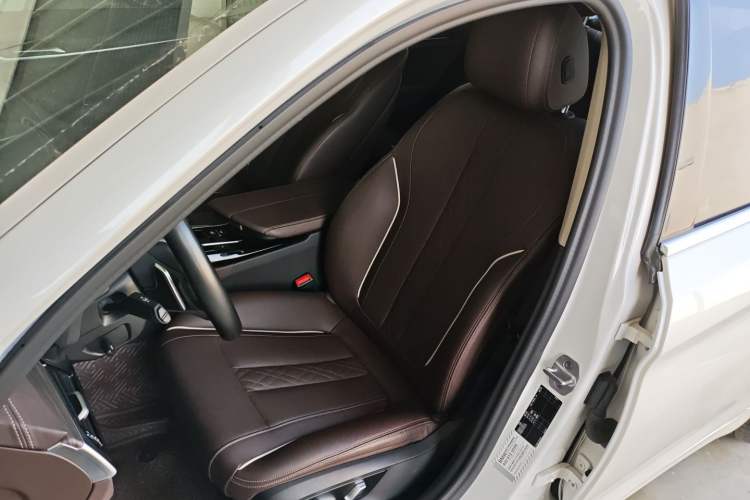 Used BMW 5 Series 2021 530Li Leading Luxury Package Left Front Seat