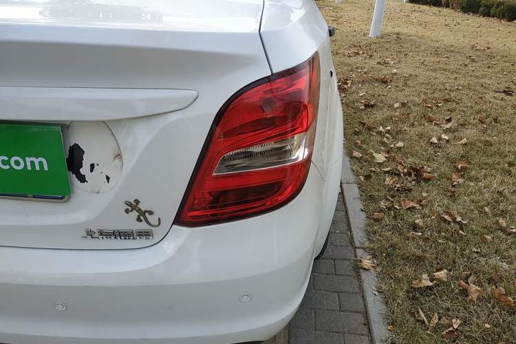 Used Chevrolet Aveo Sonic 2014 Sedan 1.4 SL MT Comfort Edition