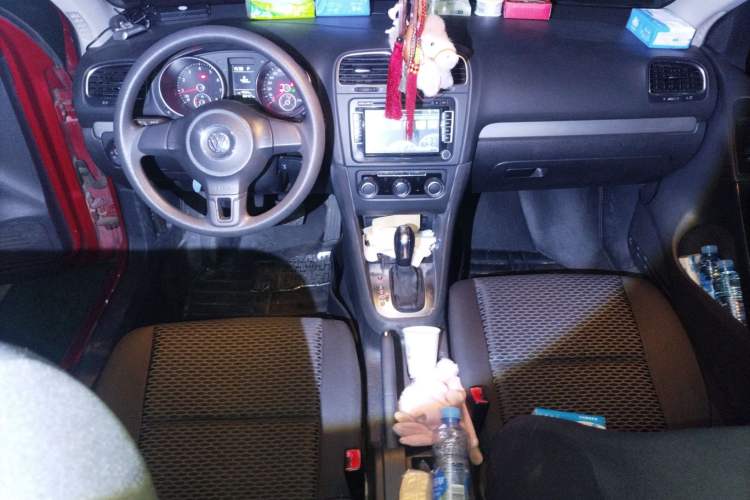 Used Volkswagen Golf 2011 1.6L Automatic Fashion Edition Audio And AC Panel