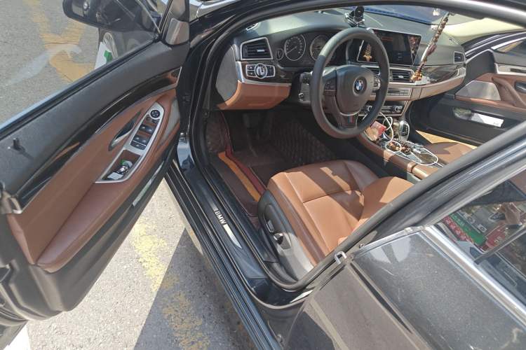 Used BMW 5 Series 2014 525Li Leading Model