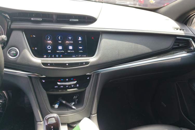 Used Cadillac XT5 2021 2.0T Two-Wheel Drive Luxury Version Audio And AC Panel