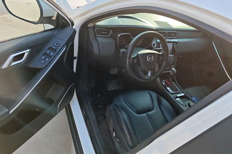 Used JMC Yusheng S330 2016 1.5L GTDi Automatic Two-Wheel Drive Prestige Edition
