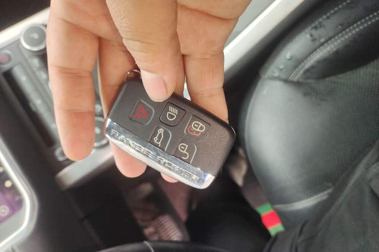 Used Land Rover Range Evoque 2018 240 PS SE DYNAMIC Smart Edition Vehicle Key