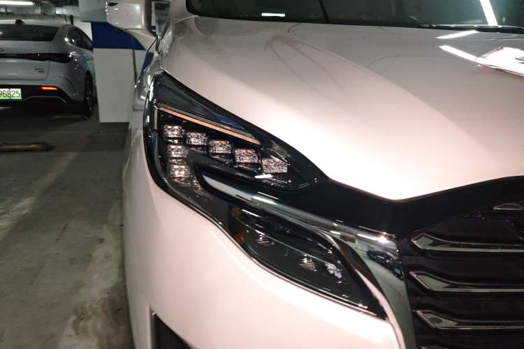 Used Buick GL8 2023 ES Lu Zun Deluxe Model
