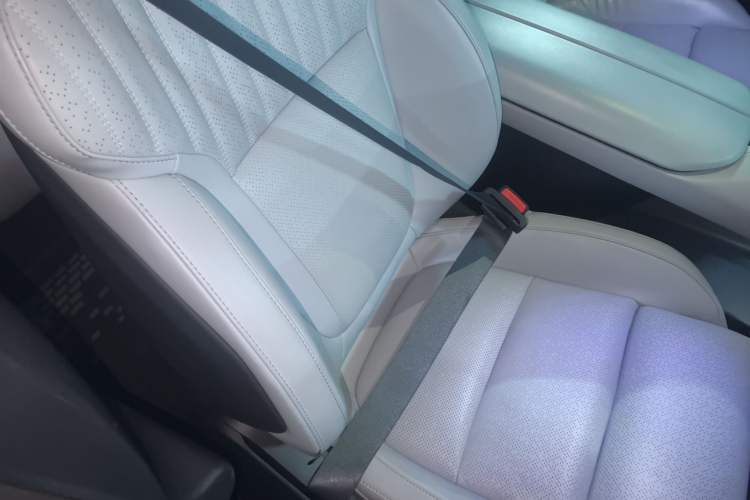 Used Lynk & Co Z10 2025 95 kWh 766 km Range Rear-Wheel Drive Max