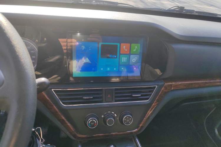 Used Kuayue Kuayue Zhe D5 2021 1.6L Standard Edition Double-Cab Flatbed with Dual Rear Wheels 3050mm Cargo Bed DAM16KL
