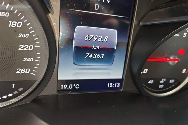 Used Mercedes-Benz C-Class 2015 Restyled C 180 L Sport Edition Odometer Close Up