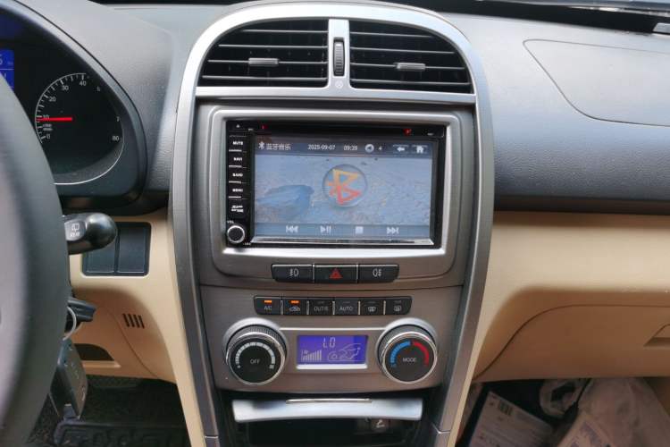 Used Chery Tiggo 2012 Elite Edition 1.6L CVT Comfort DVVT Model Audio And AC Panel