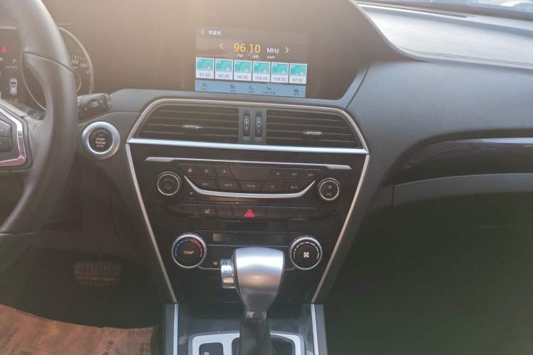 Used Leopaard CS10 2017 2.0T Automatic Urban Version Audio And AC Panel