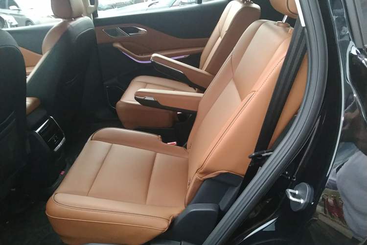 Used Hongqi HS7 PHEV 2025 Model 2.0T PHEV Four-Wheel Drive 2 Million Units Commemorative Edition 6-Seater Left Rear Seat