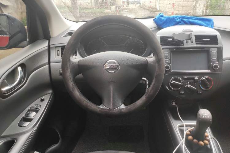 Used Nissan Tiida 2014 1.6L Manual Comfort Model
