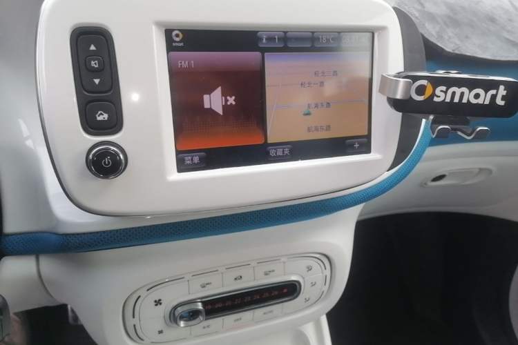 Used smart forfour 2016 0.9T 66 kW Ultimate Edition Audio And AC Panel