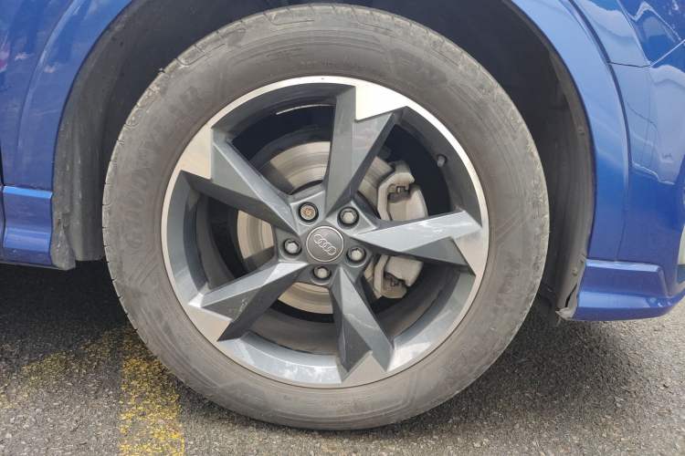 Used Audi Q3 2019 40 TFSI Fashion Dynamic Model Right Front Wheel Hub