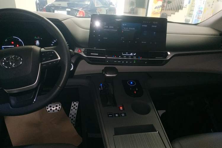 Used Toyota Granvia 2023 2.5L Hybrid Prestige PLUS Edition
