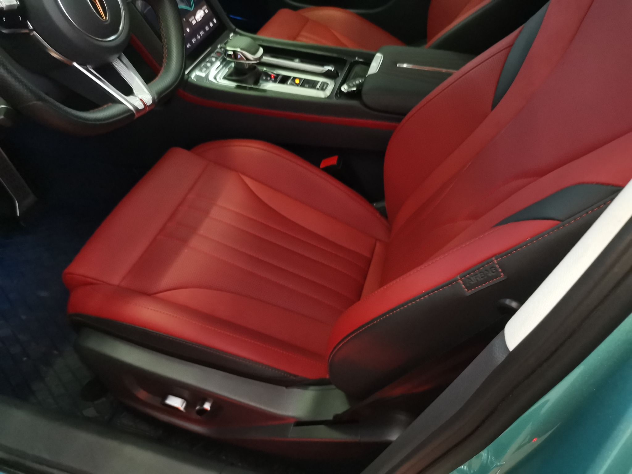 Переднее сиденье в автомобиле