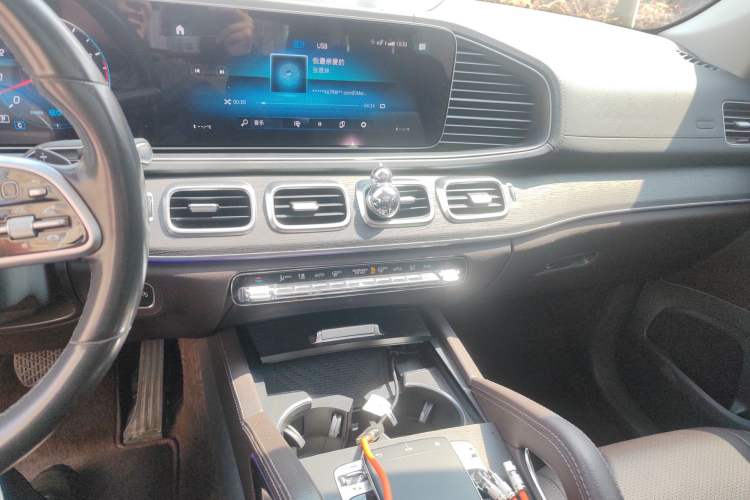 Used Mercedes-Benz GLE 2020 GLE 450 4MATIC Stylish Model Audio And AC Panel