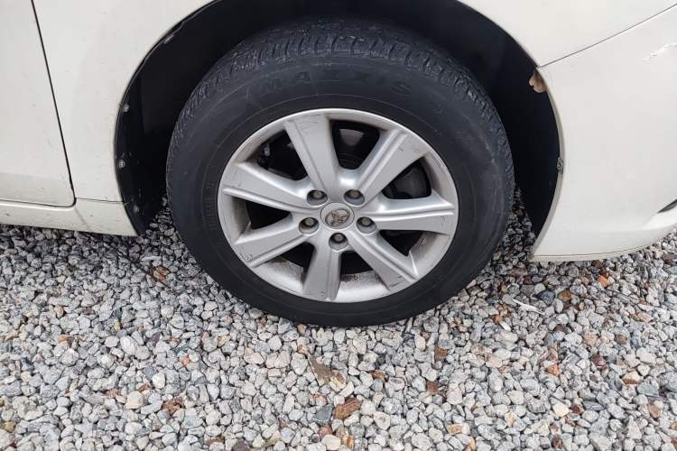 Used Toyota Verso 2012 180V CVT Supreme Edition Right Front Wheel Hub