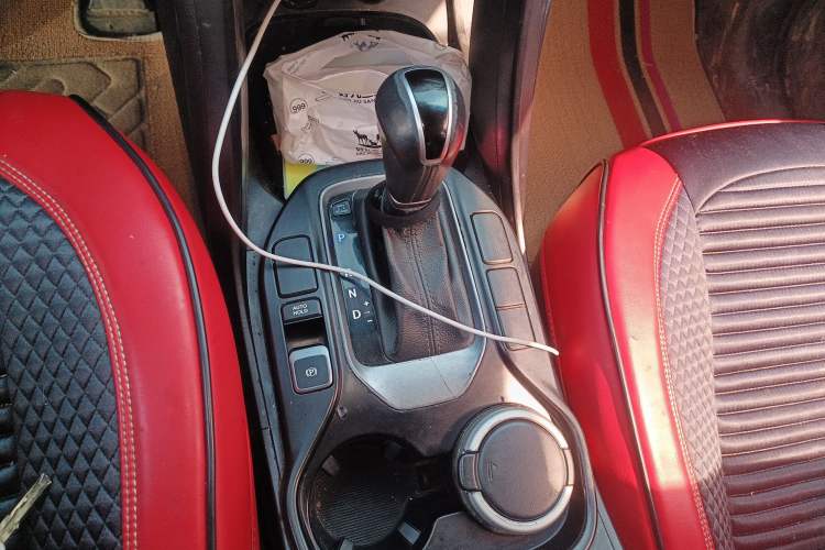 Used Hyundai Santa Fe 2015 2.0T Automatic All-Wheel Drive Smart Version 5 Seats Gear Lever