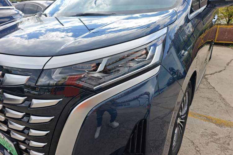 Used Denza D9 2022 DM-i 970 Four-Wheel Drive Prestige Model
