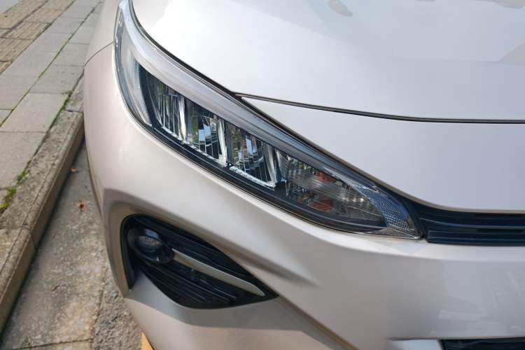 Used Toyota Wildlander 2021 2.0L CVT Two-Wheel Drive Luxury Edition Right Front Headlight