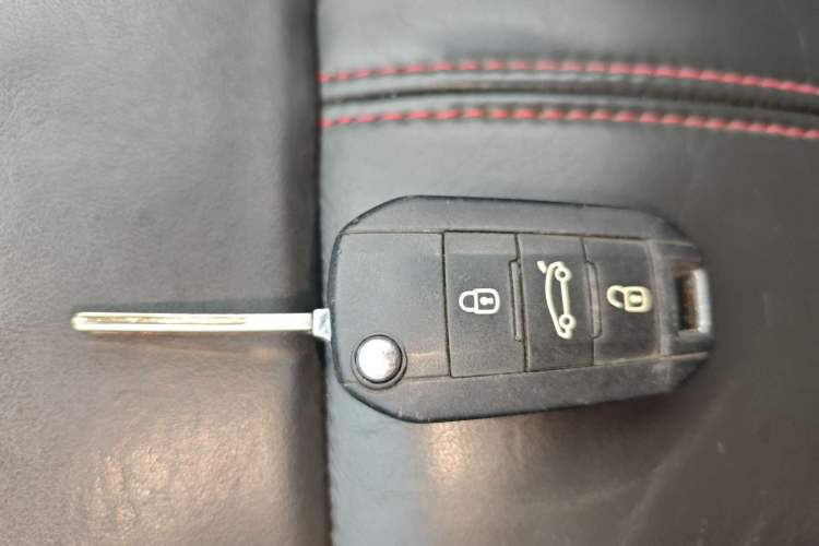 Used Peugeot 3008 2015 1.6THP Automatic Classic Edition