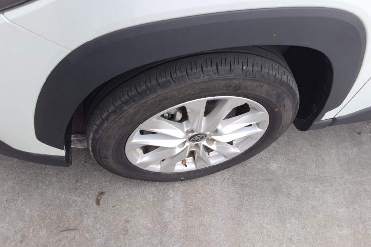 Used Toyota Corolla Cross 2023 2.0L Pioneer Edition Left Front Wheel Hub