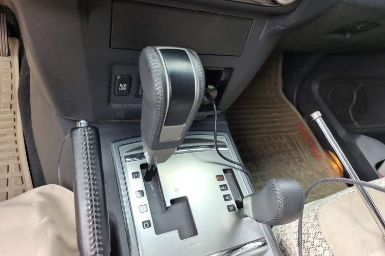 Used Mitsubishi Pajero 2014 3.0L Elite Upgrade Edition Gear Lever