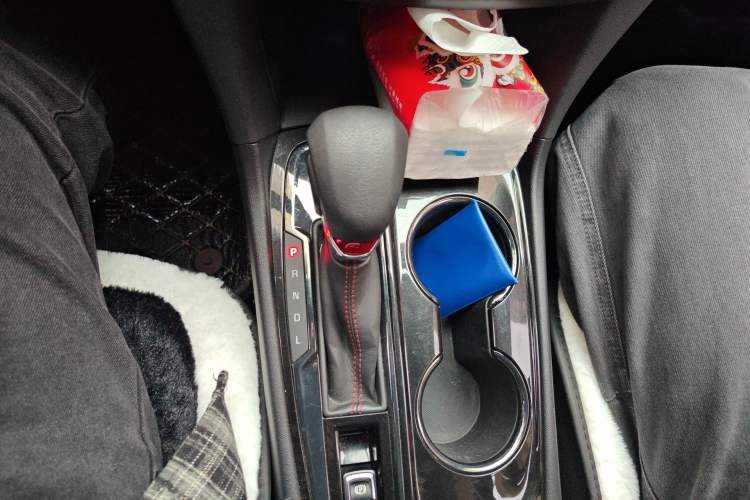 Used Chevrolet Equinox 2022 Mild Hybrid 550T RS Smart Boundary-Setting Edition Gear Lever