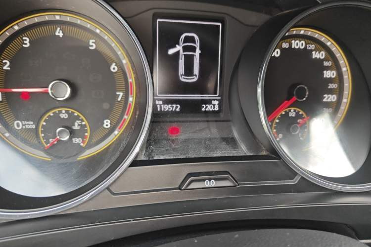 Used Volkswagen Tiguan L 2020 330TSI Automatic Two-Wheel Drive Luxury Edition China VI Standard Odometer Close Up