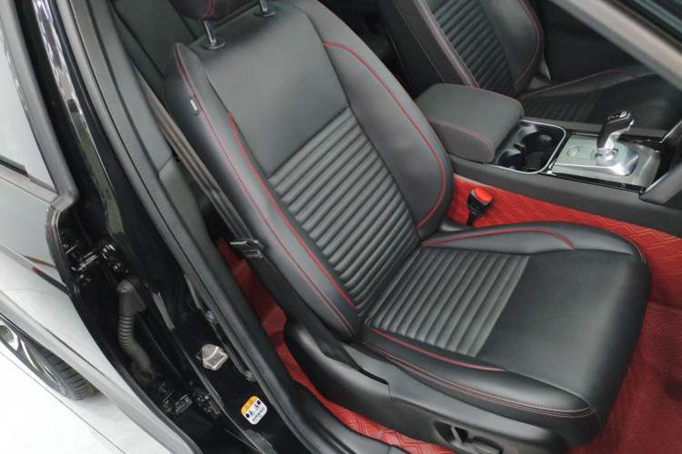 Used Land Rover Discovery Sport 2022 249 PS Metropolitan Edition 5 Seats Right Front Seat