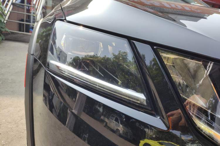 Used Skoda Octavia 2019 TSI280 DSG Flagship Wagon China VI Standard Right Front Headlight