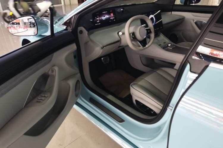 Used Hima Luxeed S7 2025 785 km Ultra