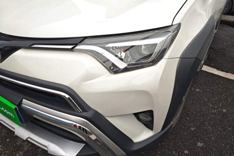 Used Toyota RAV4 2019 2.0L CVT Two-Wheel Drive Fashion X Limited Edition China VI Standard