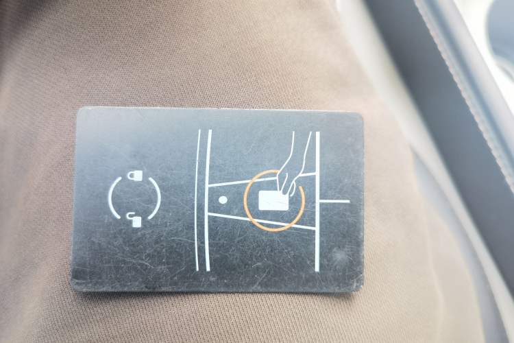 Used Tesla Model Y 2023 Long-Range All-Wheel-Drive Version Vehicle Key