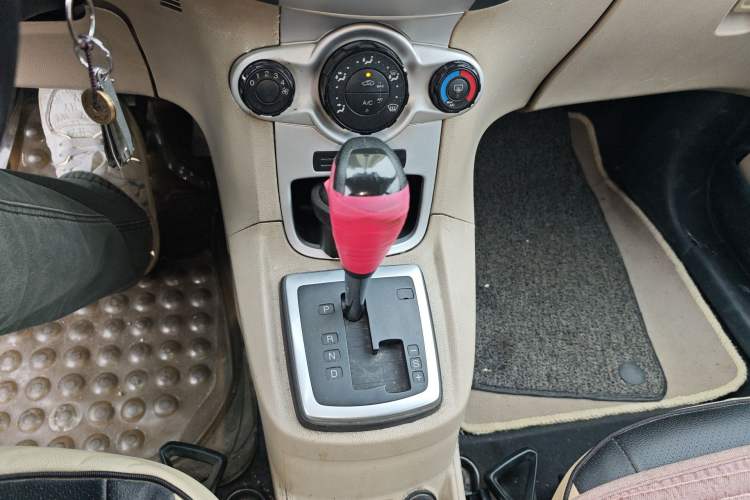 Used Ford Fiesta 2011 Sedan 1.5L Automatic Fashion Edition Gear Lever