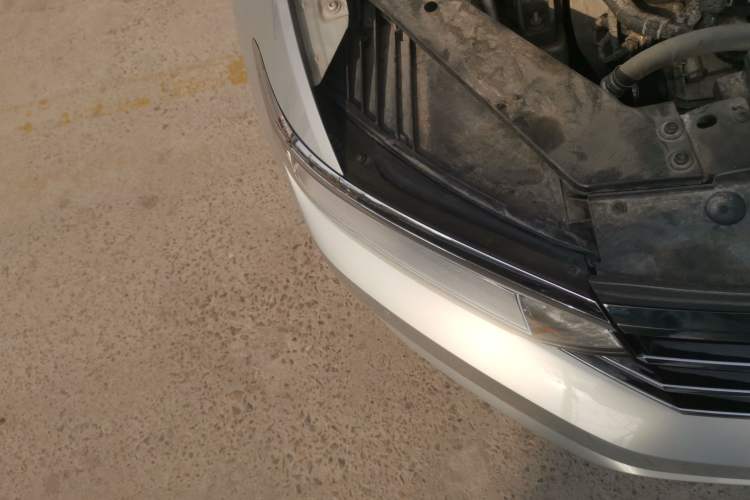 Used Volkswagen Magotan 2018 330TSI DSG Luxury Model Right Front Headlight