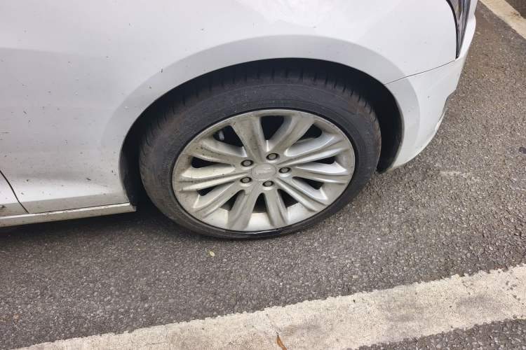 Used Cadillac ATS-L 2017 28T Fashion Edition Right Front Wheel Hub