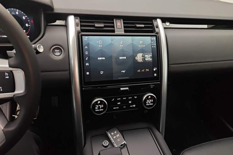 Used Land Rover Discovery 2025 360 PS S Audio And AC Panel