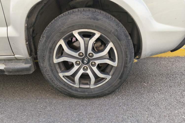 Used Hyundai Tucson 2009 2.0L Manual Two-Wheel Drive Fashion Edition
