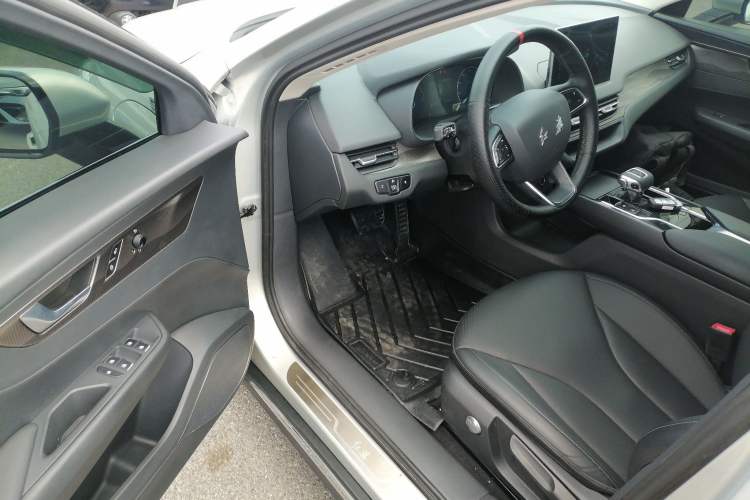 Used Hongqi E-QM5 2022 431 km Charge & Enjoy Edition Driver Seat