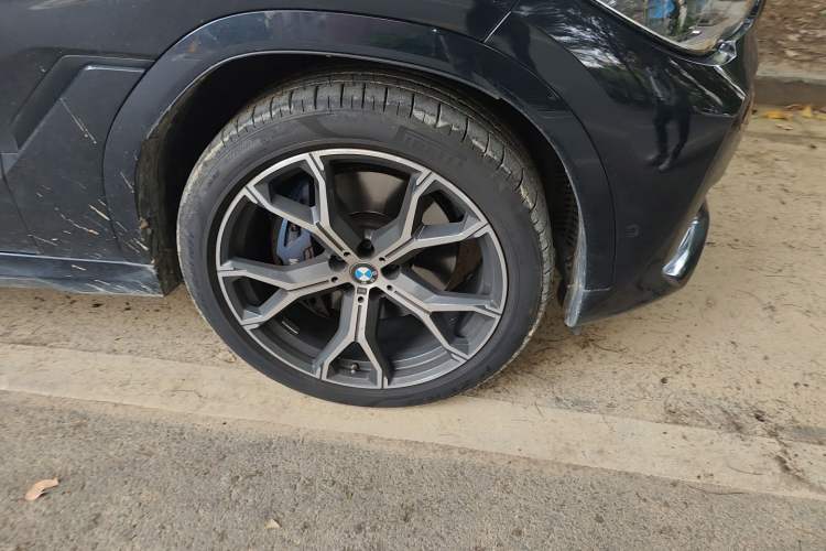 Used BMW X6 2022 Second Facelift xDrive40i M Sport Package Right Front Wheel Hub